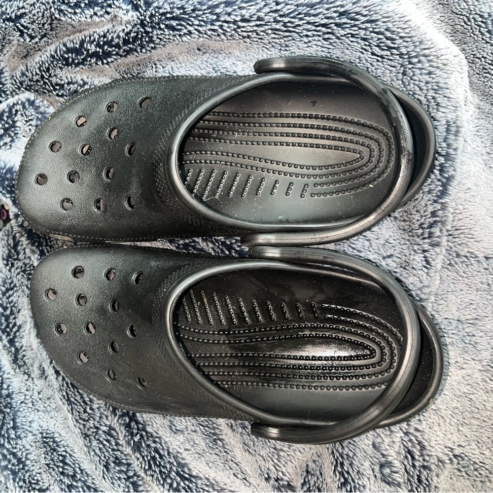 Black womens crocs size 7